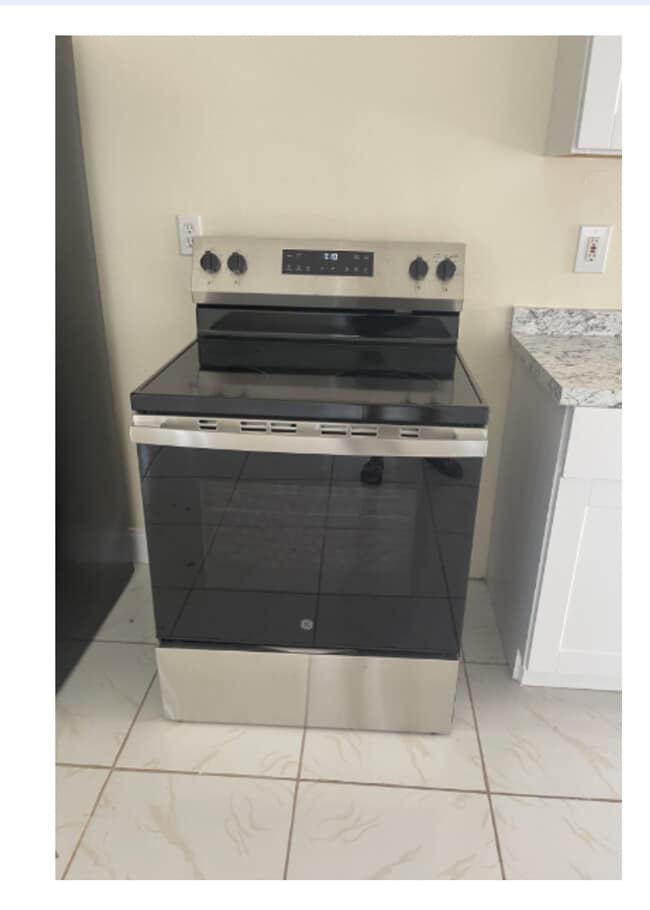 Building Photo - 12840 SW 11th Pl