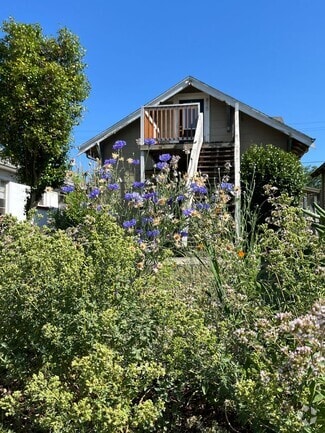 Building Photo - 815 NE Killingsworth Ct