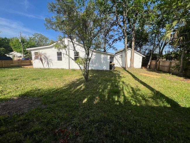 Foto del edificio - 4833 College St