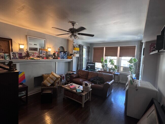 Foto del edificio - 7436 S Colfax Ave