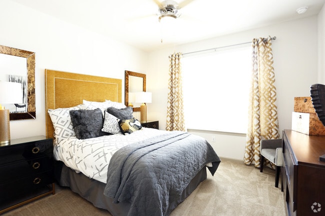 Interior Photo - The View at Crown Ridge