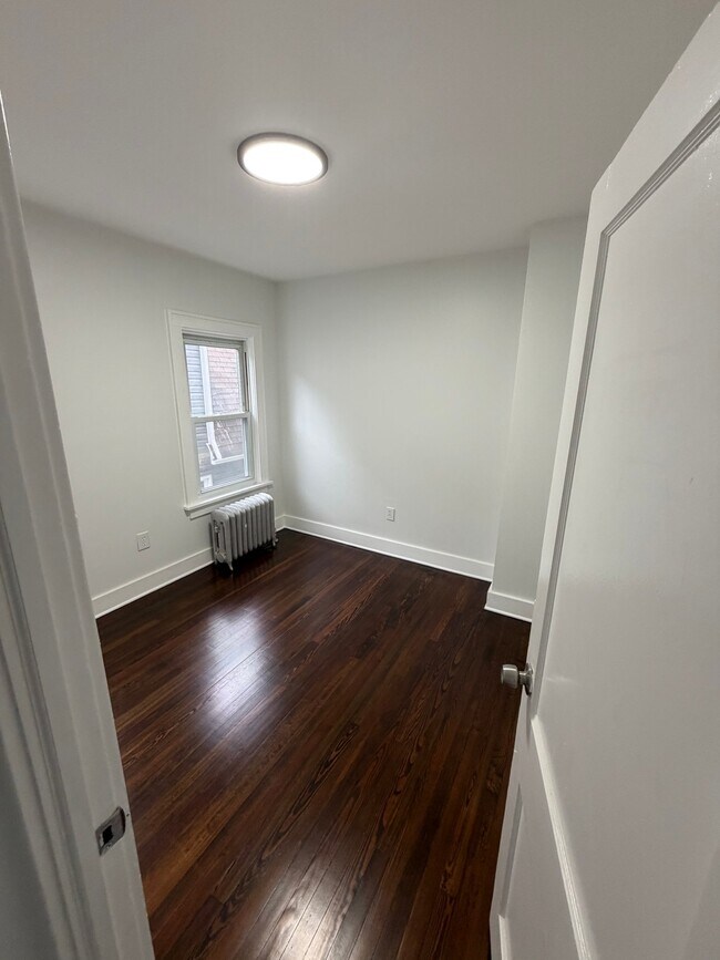 Building Photo - 10 Glennon Pl