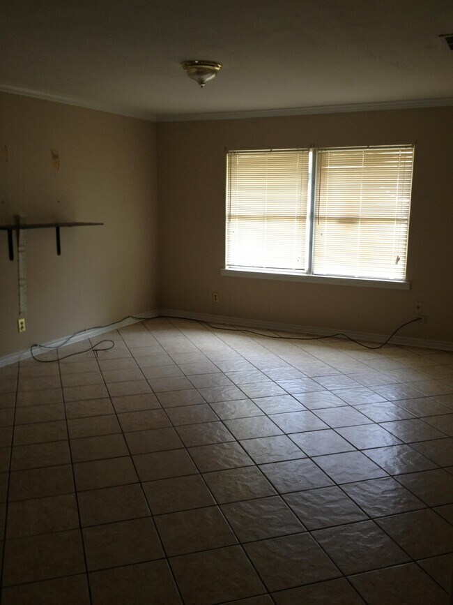 Building Photo - 1437 Santa Rosa Dr