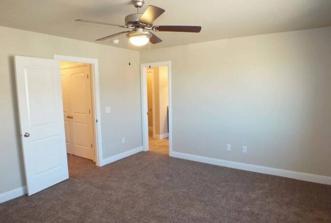 Foto del edificio - Charming 3 Bedroom Townhome with 2.5 Baths & 2 Car Garage in Cedar City, Utah!