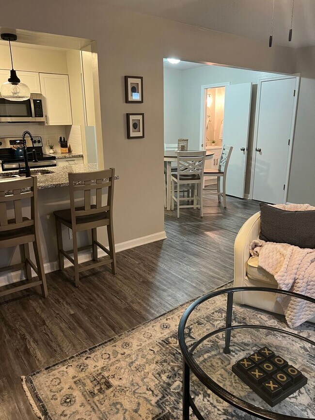 Building Photo - FULLY FURNISHED - Just steps to the beach!