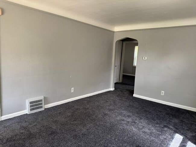 Building Photo - Detached Garage- 2 bathrooms - Section 8 A...