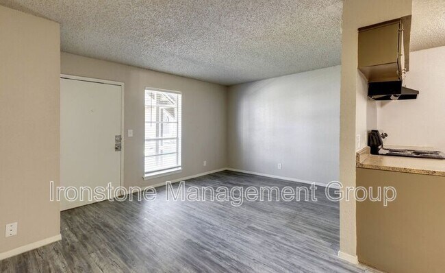 Building Photo - 4653 S Darlington Ave