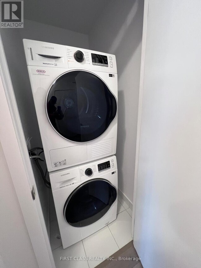 Building Photo - 10 Honeycrisp Cres