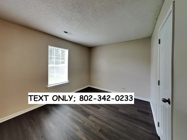Building Photo - 1807 Oakdale Green Dr