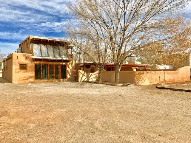 Building Photo - 565 W Ella Dr