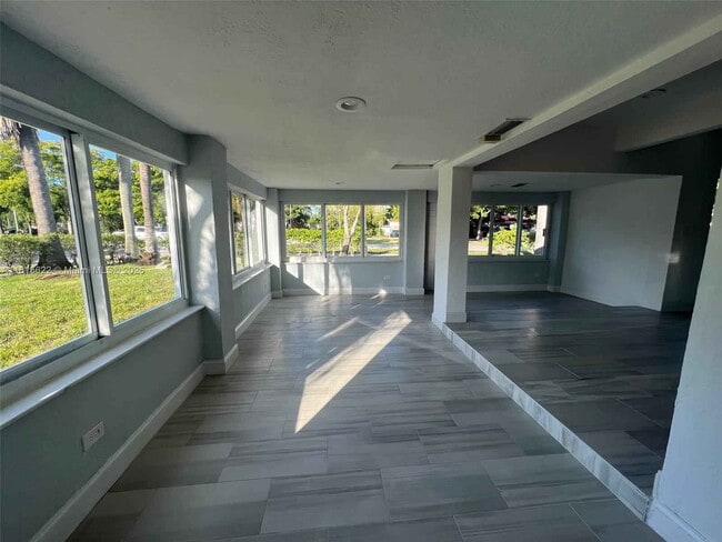 Foto del edificio - 17690 NE 19th Ave