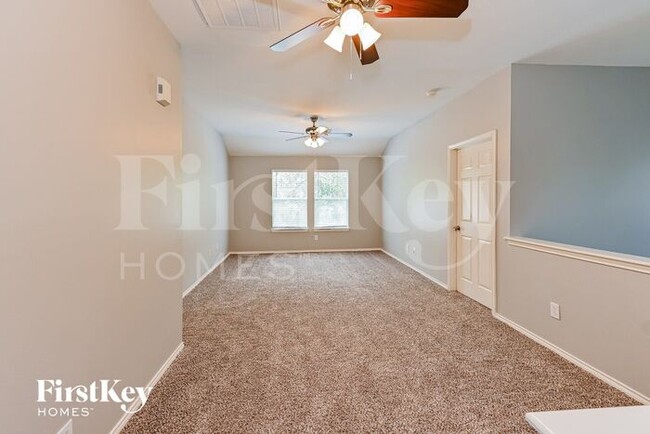 Building Photo - 18402 Wolf Creek Tr