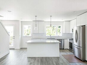 Building Photo - 3654 SE 67th Ave