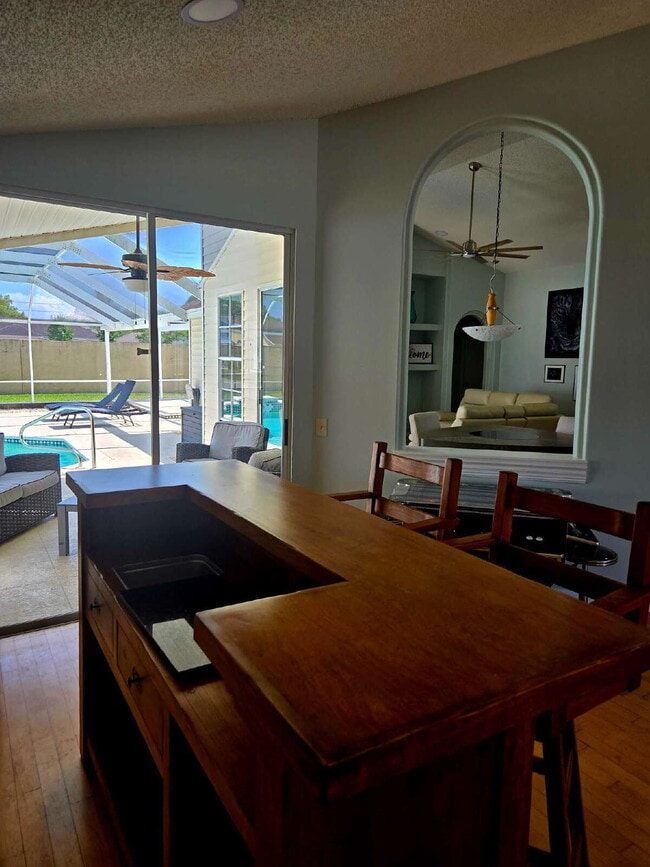 Foto del edificio - 4/2 Pool Home with pool service included