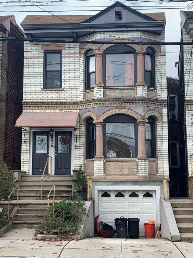 Primary Photo - 415 Gregory Ave