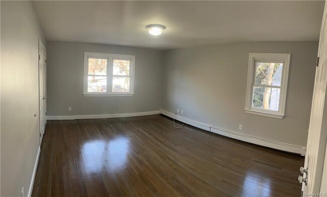 Building Photo - 180 Crescent Pl