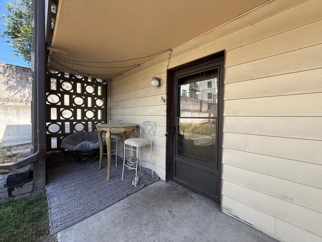 Building Photo - Spacious One-Bedroom Condo in Millcreek!