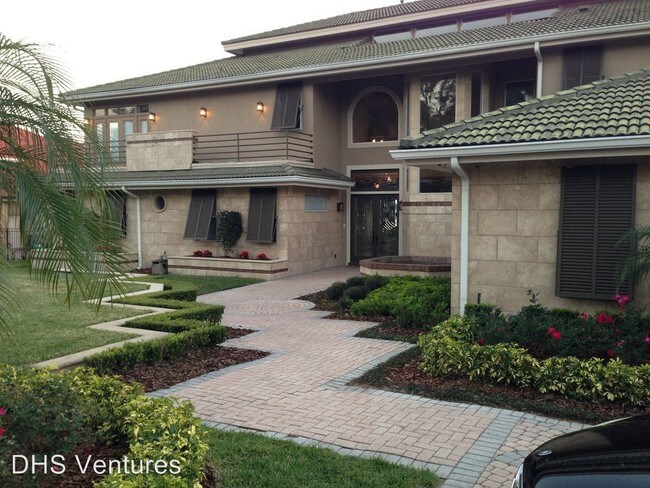 Building Photo - 10537 Down Lakeview Cir