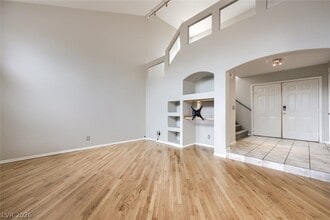 Building Photo - 950 Sweeping Vine Ave