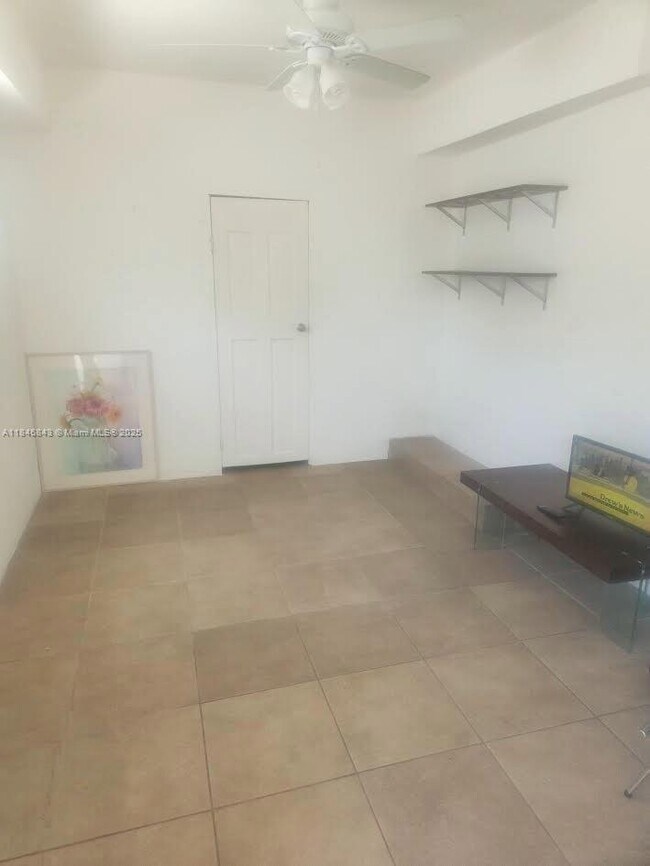 Foto del edificio - 18520 NW 22nd Ct