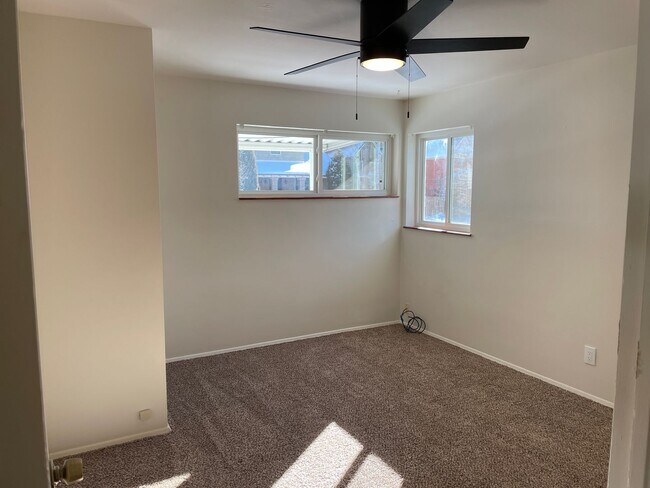 Foto del edificio - Great 2 Bed 1 Bath Speer/ Country Club