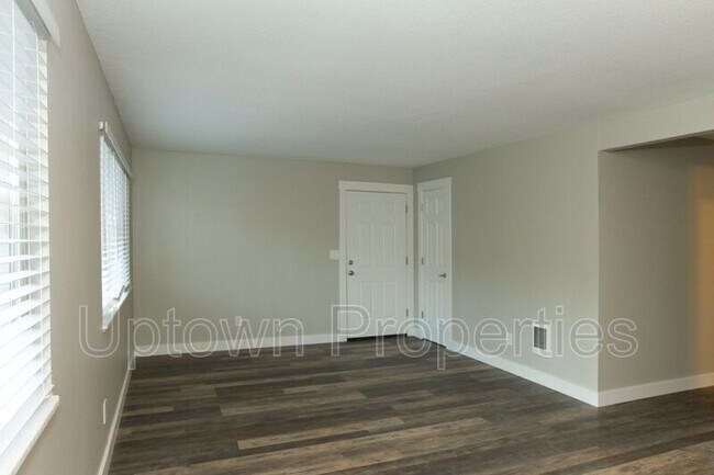 Building Photo - 2602 NE Lombard St