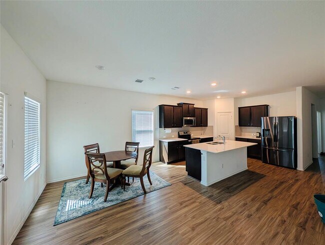 Foto del edificio - 100 Red Buckeye St