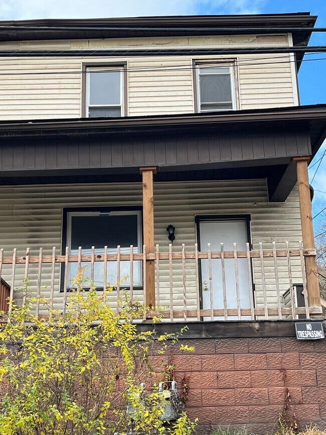 Building Photo - 2029 Commercial Ave