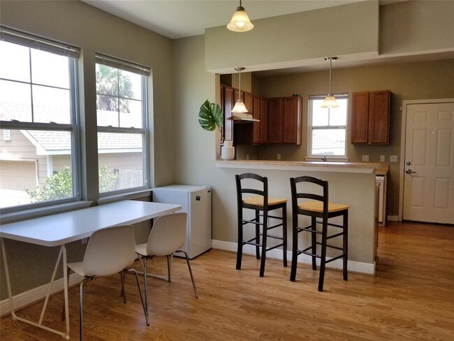 Foto del edificio - 4506 N Live Oaks Cir
