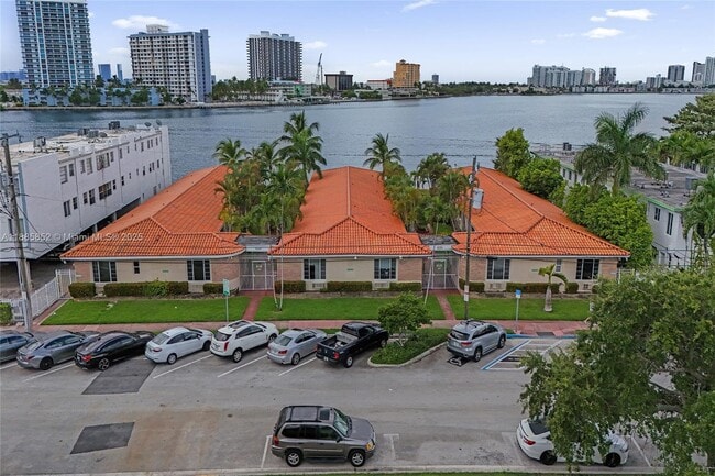 Foto del edificio - 2170 Bay Dr