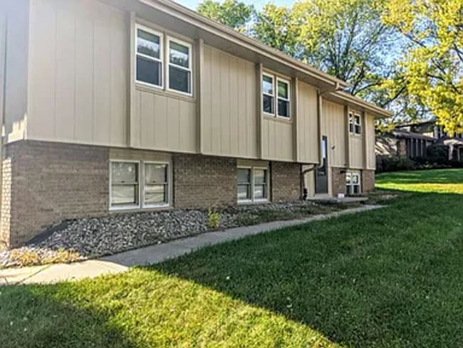 Photo - 332 N 154th St House