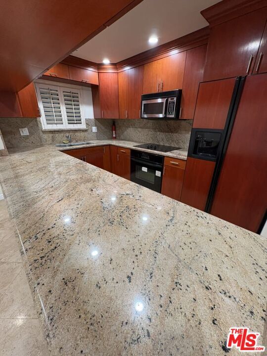 Foto del edificio - 8909 Burton Way
