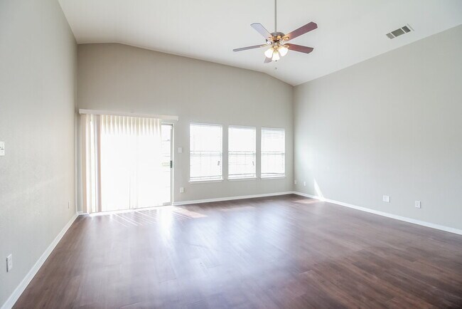 Building Photo - 926 Hannah Way