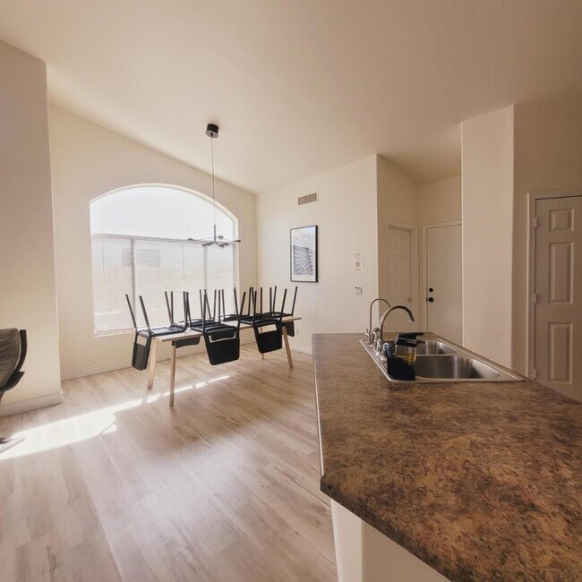 Foto del edificio - 8720 W Kathleen Rd