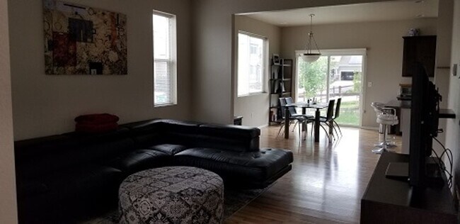 Foto del edificio - Spacious Layout + Great Features – 3 Bedroom Home Available Now