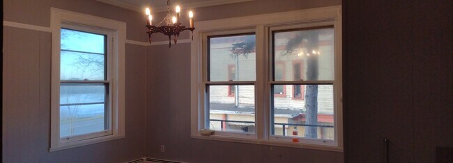 Building Photo - 204 2nd Ave