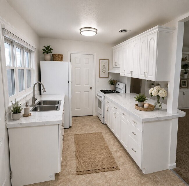 Building Photo - 6855 Brookhill Dr E