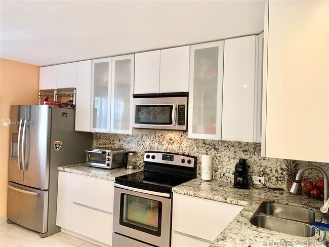 Foto del edificio - 1710 NE 191st St