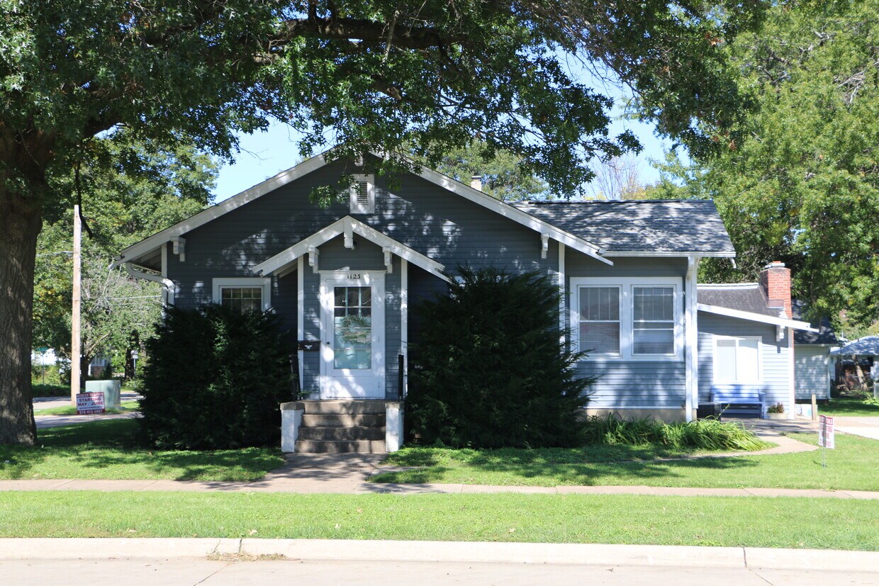 Primary Photo - 1123 W 20th St