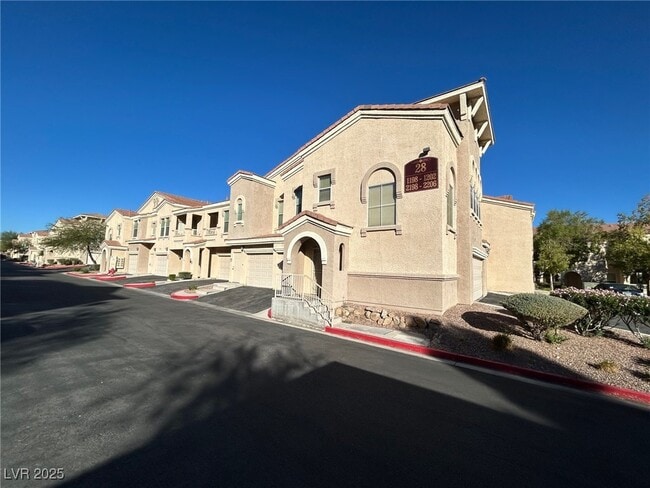 Building Photo - 10550 W Alexander Rd