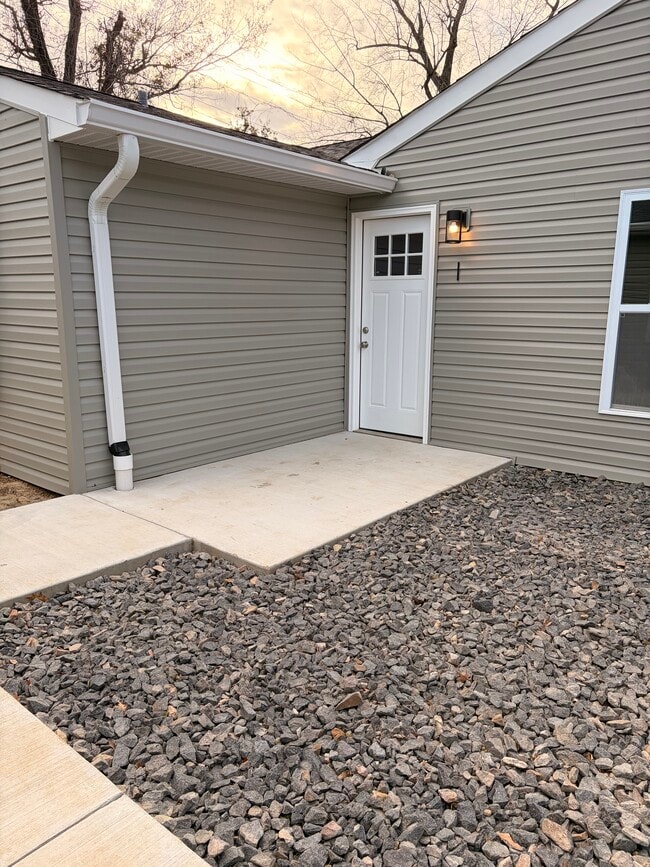 front entrance - 1 Holding Ln