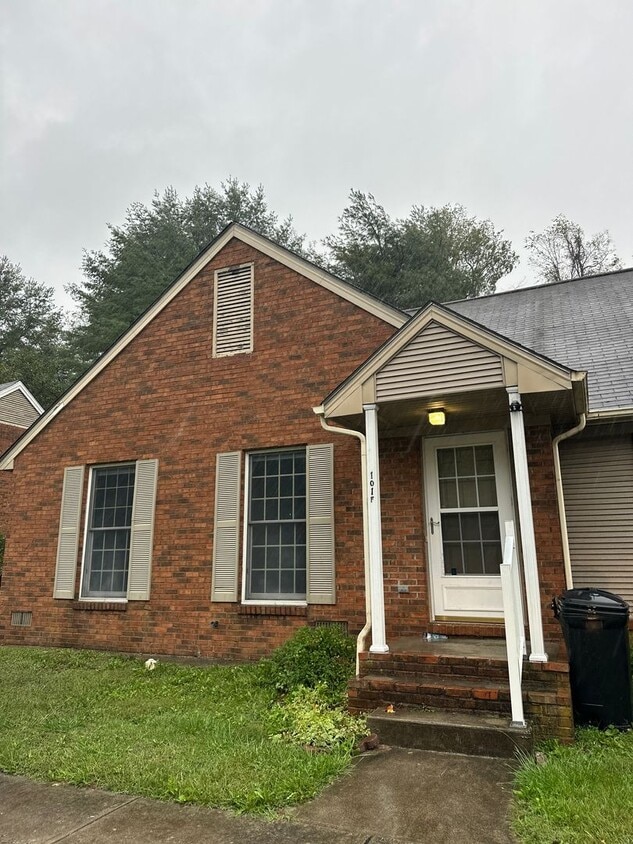 Primary Photo - Townhouse
