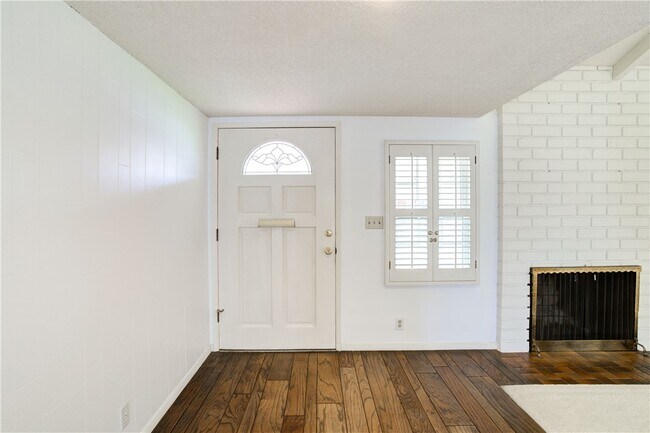 Building Photo - 2722 Coleridge Dr