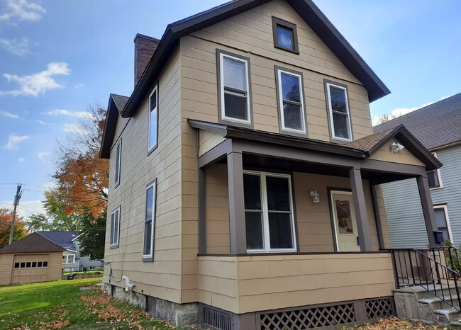 Building Photo - 715 W Wabasha St