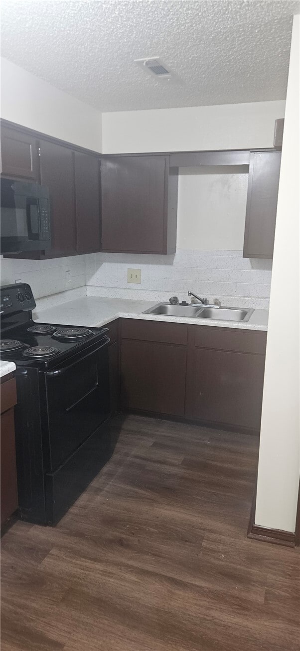 Foto del edificio - 635 Whitham Ave