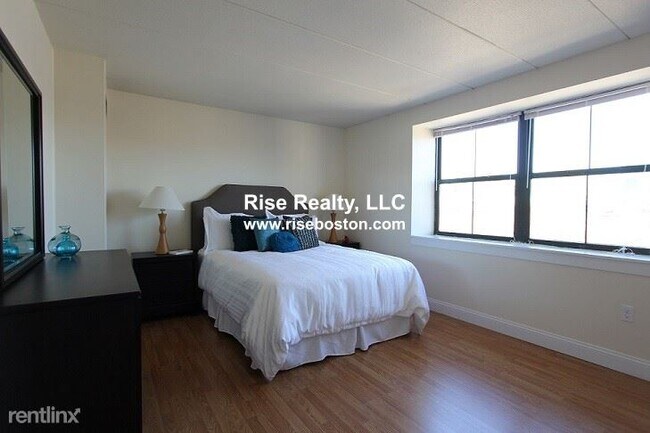 Building Photo - 3 br, 2 bath  - 650 Columbus Ave