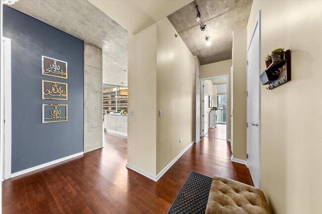 Foto del edificio - 600 N Fairbanks Ct