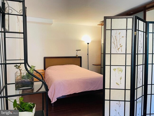 Building Photo - 928 Venice Dr