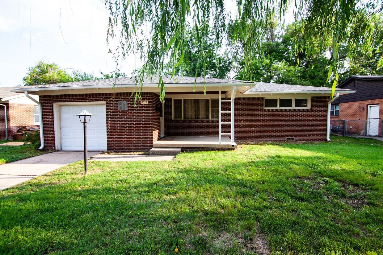 Primary Photo - 8322 E Orme St