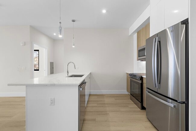 Building Photo - 4525 Bergenwood Ave